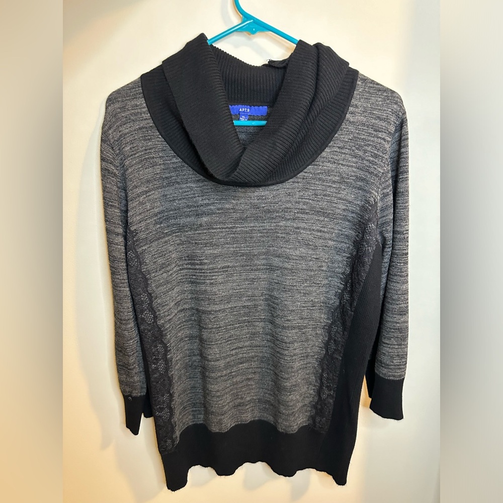 Black and grey‎ sweater